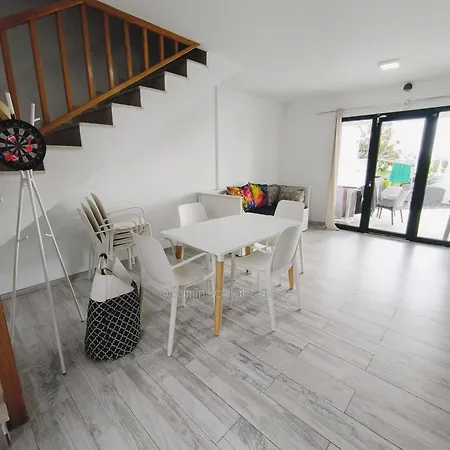 Alloggio in famiglia 3 Private - 3 Privadas Shared Duplex Gara With Private Pool