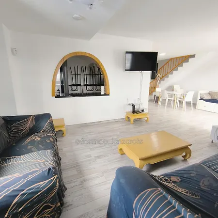 Alloggio in famiglia 3 Private - 3 Privadas Shared Duplex Gara With Private Pool Costa Teguise