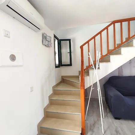 Habitación en casa particular 3 Private - 3 Privadas Shared Duplex Gara With Private Pool Costa Teguise